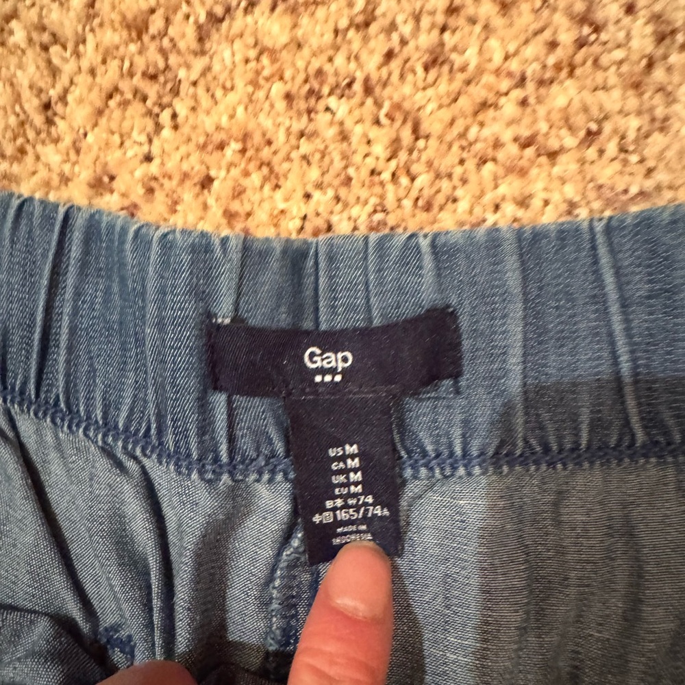 GAP Denim Blue Women's Casual Shorts - Picture 3 of 4